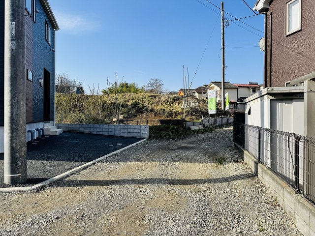 八王子市　元八王子町　新築一戸建て　４６期の前面道路含む現地写真|～北側4ｍ道路に面しています～