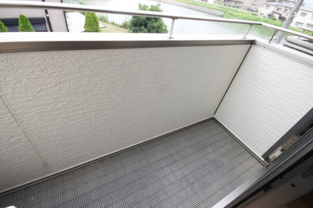 ミリカ・ルブラ2のバルコニー