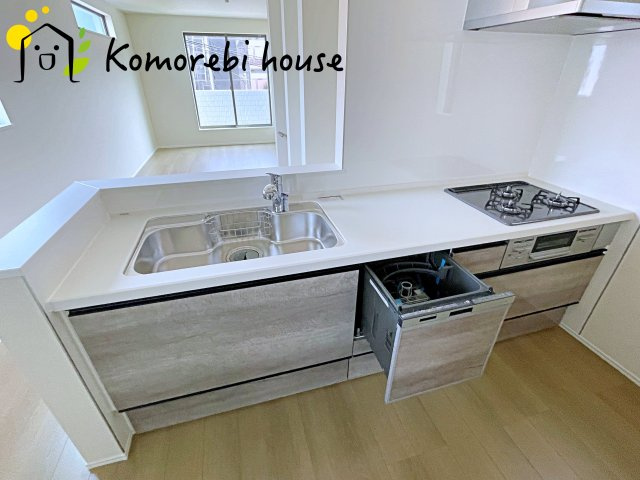 第1上尾市谷津　新築一戸建て　Bのキッチン|コンパクトなキッチンで掃除もラクラク