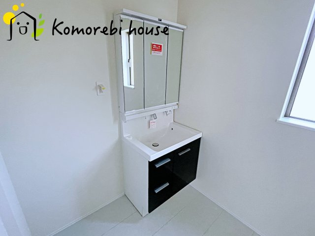 第1上尾市谷津　新築一戸建て　Bの独立洗面台|独立洗面化粧台が付いています