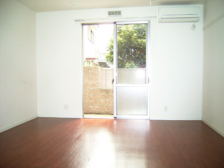 メゾンドフランシスカの居間・リビング|ゆったり過ごせるリビングです