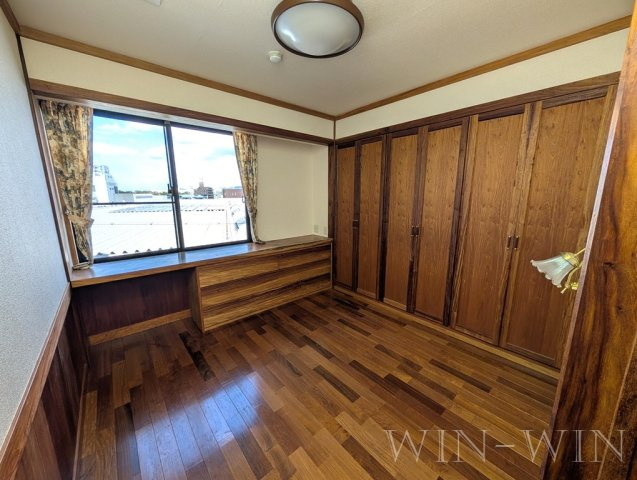 ユトリロつつじが丘 3の洋室