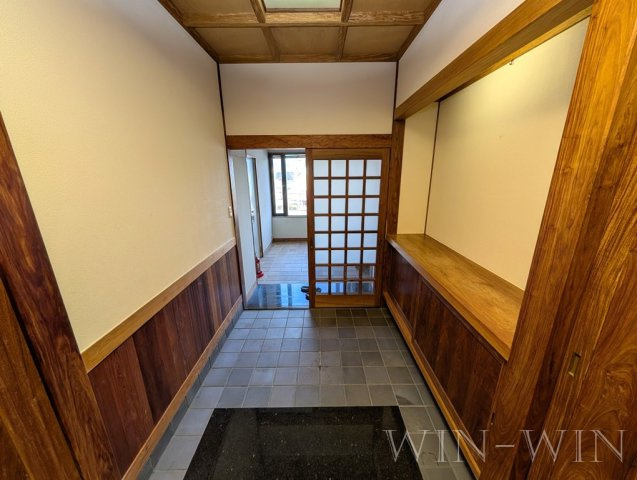 ユトリロつつじが丘 3の玄関