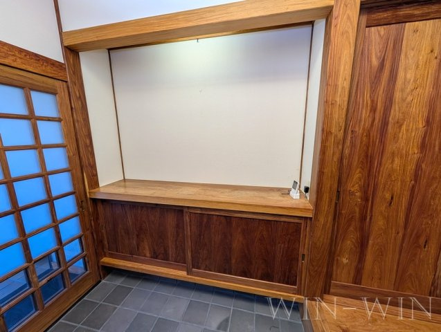 ユトリロつつじが丘 3の玄関