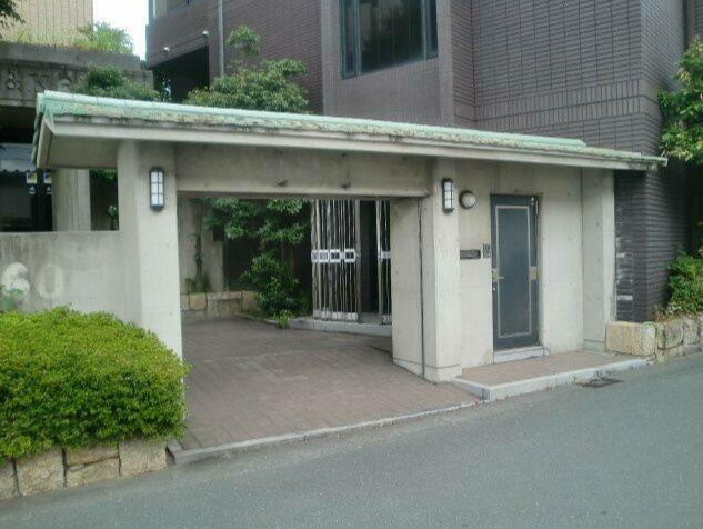 ユトリロつつじが丘 3のエントランス