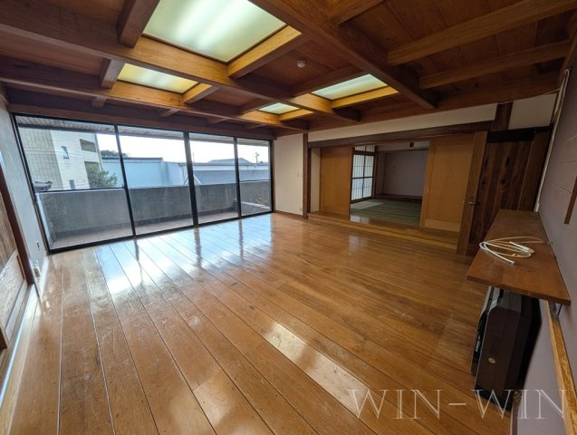 ユトリロつつじが丘 3の居間・リビング