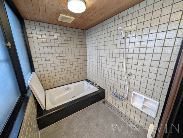 ユトリロつつじが丘 3の浴室