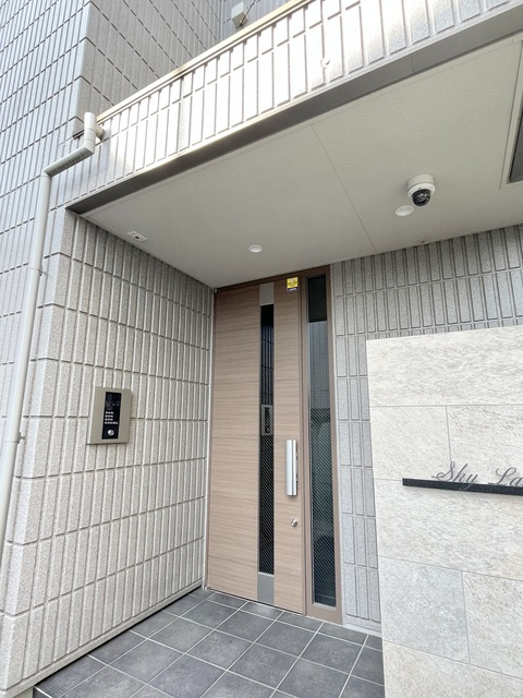 スカイラークシャトーのエントランス|★オートロック完備★