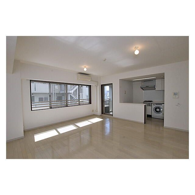 ドゥーエ向島Ⅱの居間・リビング