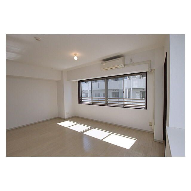 ドゥーエ向島Ⅱの居間・リビング