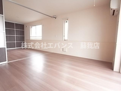 【居間・リビング】 | メゾンベール | こちらの居間で趣味の時間をお楽しみください