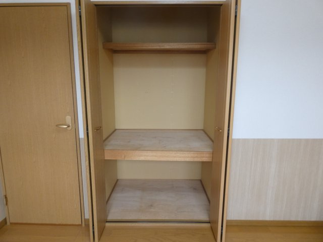 西24南3二戸借家の収納