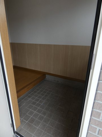 西24南3二戸借家の玄関