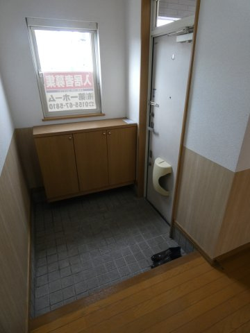 西24南3二戸借家の玄関