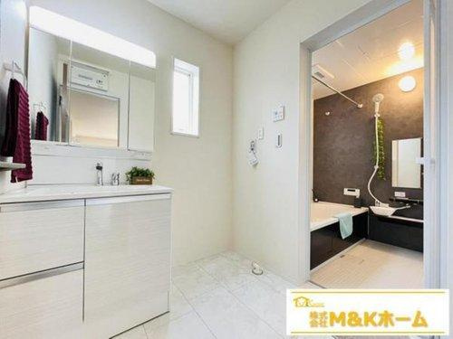 半田市平地馬場町2丁目　全2棟　2号棟の洗面所|洗面　シャワー付き♪