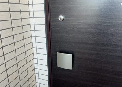 【防犯設備】 | ディーフィールさがみ野 | 当然のことではありますが、オートロックやセンサーライト、ホームセキュリティーなどの防犯設備があれば、小さいお子様がいるご家庭も安心ですよね！まず物件購入の際は、防犯設備もチェックするようにしましょう。