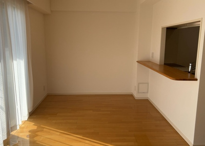 【ダイニング】 | ディーフィールさがみ野 | ダイニングは、食事や家族の団らんスペースとしてだけではなく、ほかの用途としても使用することができます。ダイニングテーブルを置き、食事のためのスペースを作ることでリビングとの差別化を図ることができます。