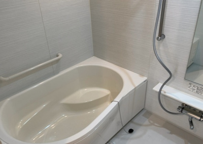 【浴室】 | ディーフィールさがみ野 | 入浴時の快適さも大事なことですが、綺麗な状態を維持できなければ気持ちよく入浴できません。毎日の掃除が楽という点は大事なポイントになります！カビが生えにくく掃除がしやすい、壁や浴槽を選ぶといいでしょう。