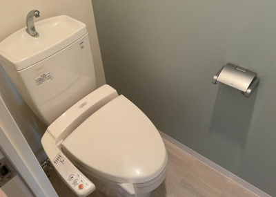 【トイレ】 | ディーフィールさがみ野 | トイレは大きさや形、機能、抗菌性などが異なる多種多彩なタイプが各メーカーから出ています。それぞれに良さがあるため、事前にどういったタイプのトイレがいいのかをご家庭内で決めて、内見に行くといいでしょう。