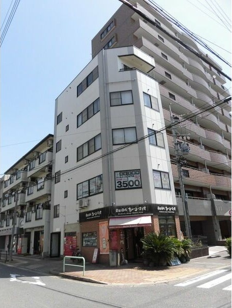 ワールドフラッグ金山