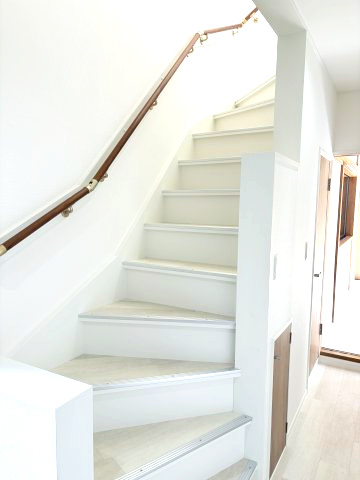 石神井台8丁目戸建のその他|階段