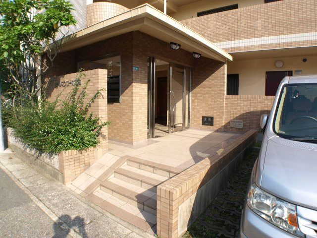 伊丹市荒牧５丁目の賃貸マンションのエントランス|毎日通るエントランスはこのようになっています