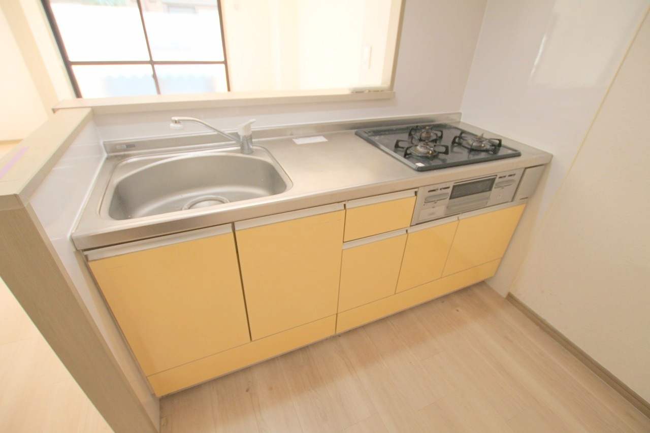 伊丹市荒牧５丁目の賃貸マンションのキッチン|※同建物の類似写真になります。
