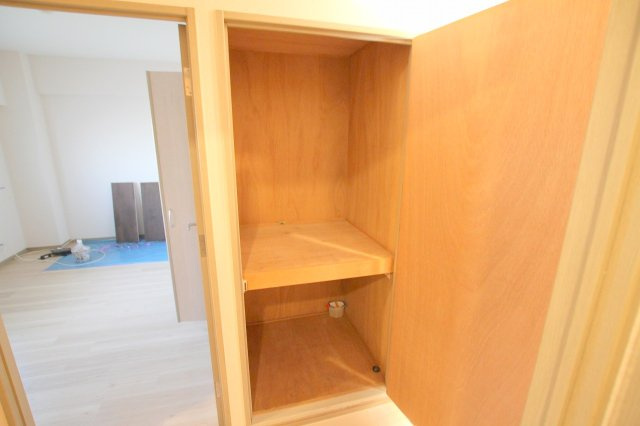 伊丹市荒牧５丁目の賃貸マンションの収納|※同建物の類似写真になります。