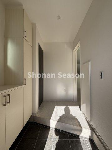 【玄関】 | ホッとできる温かなお住まい♪ぜひ現地ご内覧くださいませ。