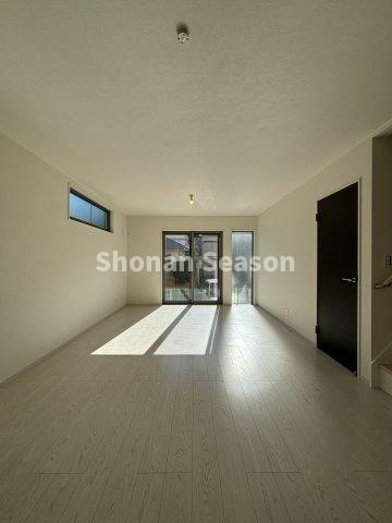 【内装】 | 家族を見守るリビングイン階段◎
帰宅の有無を把握しやすく子育て世帯にも嬉しい設備です。