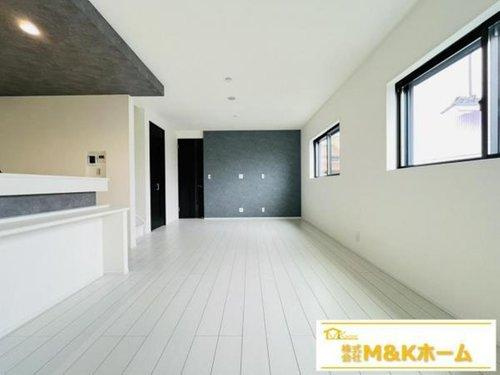 半田市郷中町3丁目　全4棟　4号棟の居間・リビング|LDK18帖☆