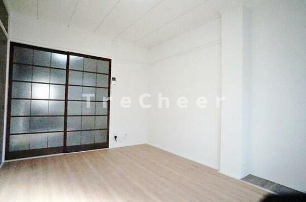 コーポウイングの洋室