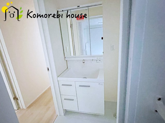第2上尾谷津　新築一戸建て　Aの独立洗面台|独立洗面台あり、毎朝おしゃれに忙しい女性の方におすすめです