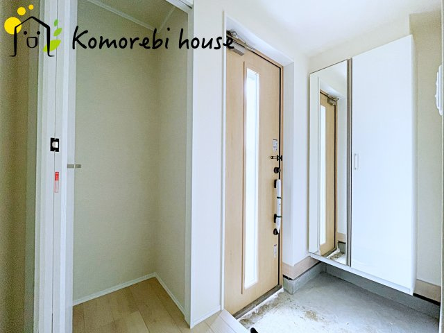 第2上尾谷津　新築一戸建て　Aの玄関|シンプルで使いやすい玄関です