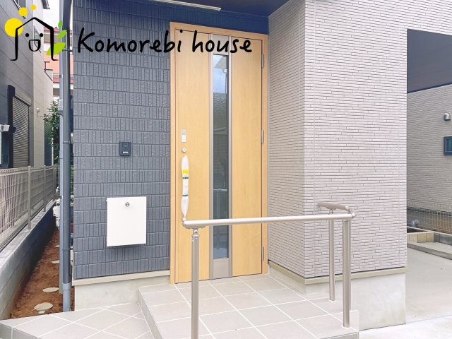 第2上尾谷津　新築一戸建て　Aの玄関|明るい玄関です