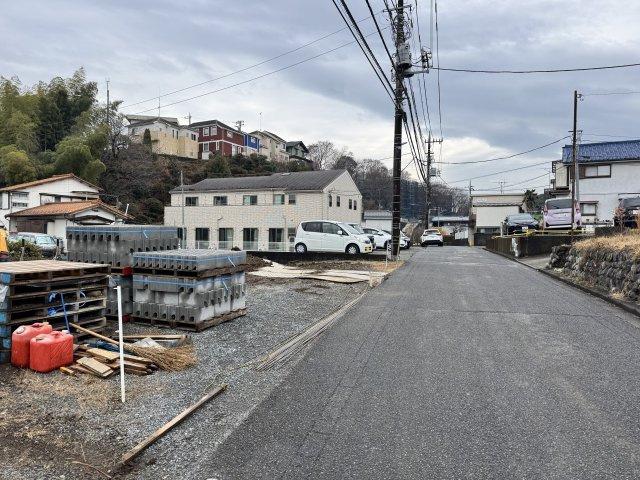 八王子市　打越町　新築一戸建て　５期の前面道路含む現地写真|～北西側4.3ｍ道路に面しています～
