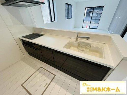 半田市郷中町3丁目　全4棟　1号棟のキッチン|リビングの様子を見ることができるカウンターキッチン☆　IHクッキングヒーター搭載！