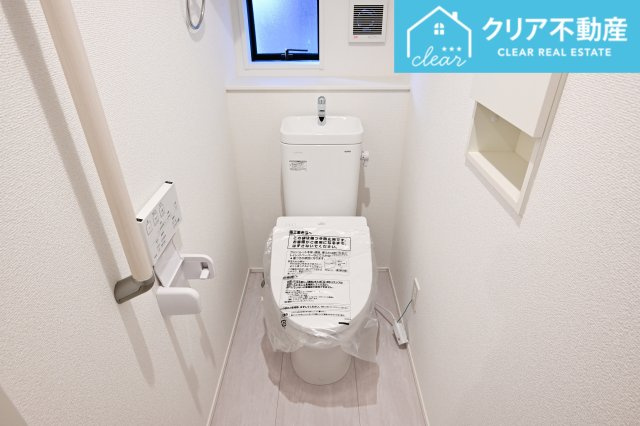 【トイレ】 | 大泉町寄木戸7期5棟 グラファーレ　２号棟 | シャワー＆暖房便座付きのトイレです！