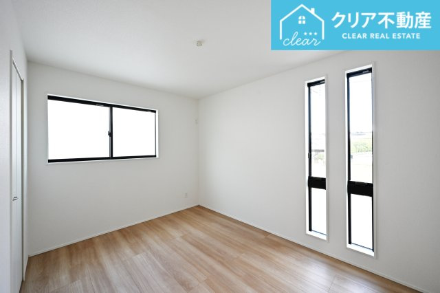 【洋室】 | 大泉町寄木戸7期5棟 グラファーレ　２号棟 | 広々としたクローゼットでお部屋はいつでもスッキリクリアに！