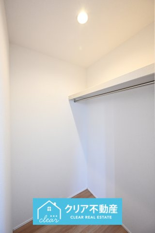 【収納】 | 大泉町寄木戸7期5棟 グラファーレ　２号棟 | 日当たりのよい寝室は大容量のウォークインクローゼット付き！