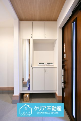 【玄関】 | 大泉町寄木戸7期5棟 グラファーレ　２号棟 | 玄関はディンプルキー＆ダブルロックドア採用で防犯対策もバッチリです！