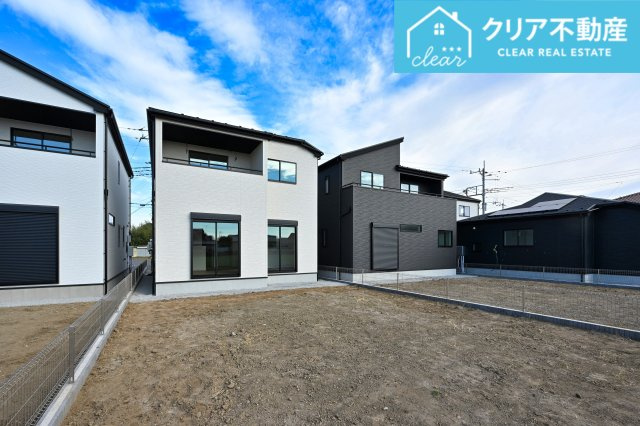 【庭】 | 大泉町寄木戸7期5棟 グラファーレ　２号棟 | プライベート感のある広々としたお庭はBBQやキャッチボールも楽しめます！