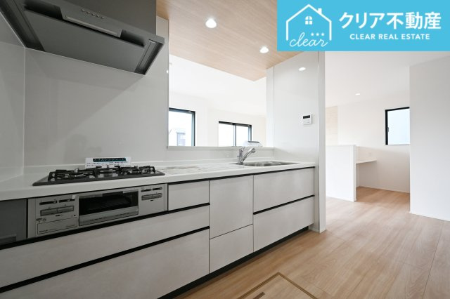 【キッチン】 | 大泉町寄木戸7期5棟 グラファーレ　２号棟 | 対面タイプならキッチン内にいながらご家族やお客様との会話が楽しめます