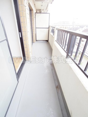 小平市小川東町５丁目の賃貸マンションのバルコニー|同仕様写真