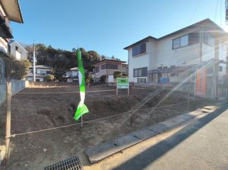 【外観】 | きれいな街並みが続く、住みやすい住環境です。街全体は閑静な住宅街に位置しており、落ち着いた住環境が魅力です。周辺は緑も多く、整備された住宅エリアです。