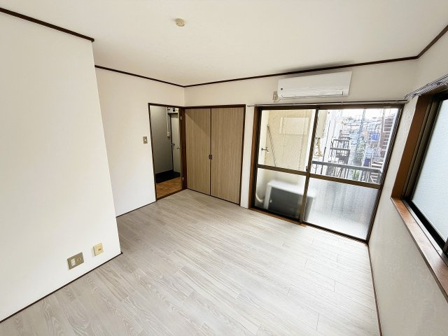 高橋ハイツの居間・リビング