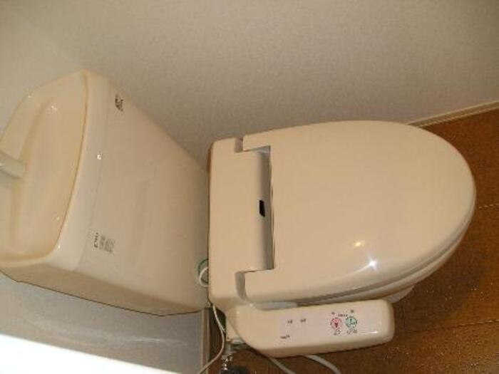 ブルックタウン Ａのトイレ|温水洗浄便座機能付きです。