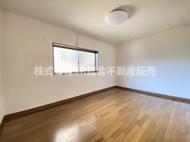 若江本町2丁目中古戸建の洋室|使い勝手のいい洋室です