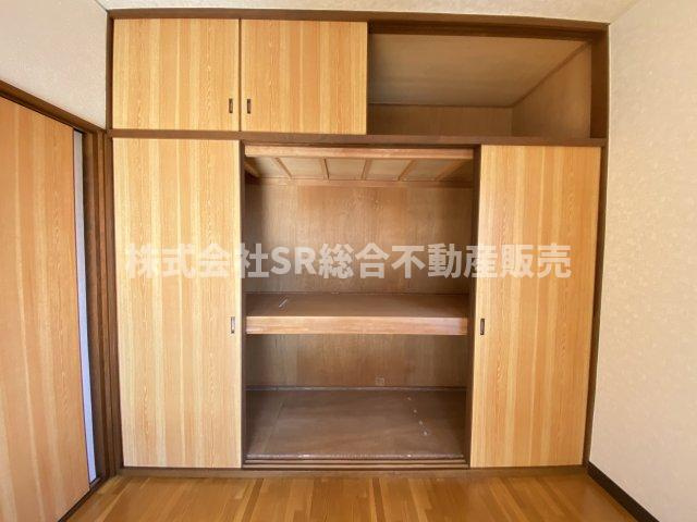 若江本町2丁目中古戸建の収納|壁一面収納です！大きなものも収納できます。