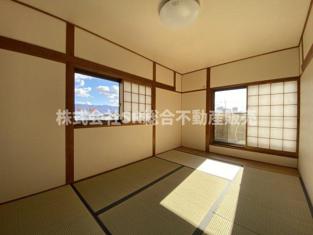 若江本町2丁目中古戸建の和室|2面採光の明るい和室です♪